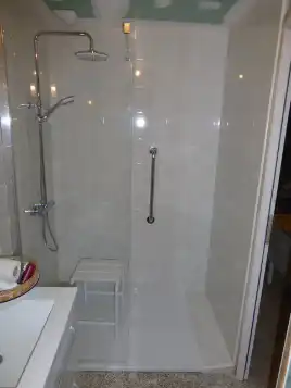 barre-de-maintien-dans-douche